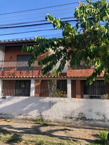 Sobrado em Campo Grande, Rio de Janeiro/RJ de 361m² 4 quartos à venda por R$ 799.000,00