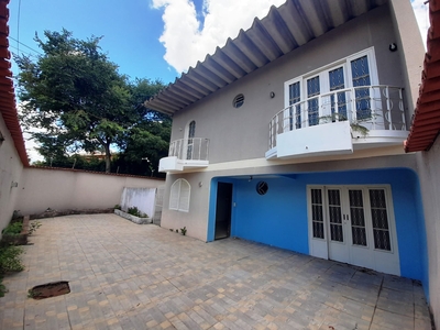 Sobrado em Jardim América, Goiânia/GO de 220m² 4 quartos à venda por R$ 719.000,00