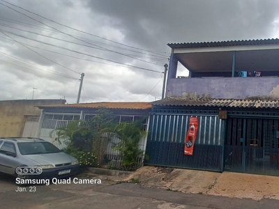 Sobrado em Samambaia Norte (Samambaia), Brasília/DF de 129m² 5 quartos à venda por R$ 279.000,00