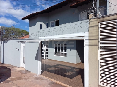 Sobrado em Vila Ipiranga, Campo Grande/MS de 230m² 5 quartos à venda por R$ 949.000,00