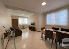 Casa com 3 quartos à venda no bairro Caiçaras, 254m²