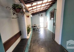 Casa com 3 quartos à venda no bairro Carlos Prates, 140m²