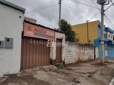 Casa com 4 quartos para alugar no bairro Jardim Industrial, 180m²