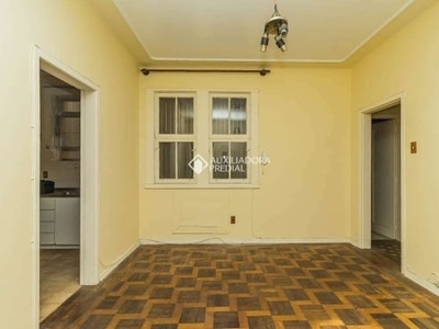 Apartamento com 2 quartos para alugar na rua felipe de oliveira, 988, petrópolis, porto alegre, 72 m2 por r$ 2.300