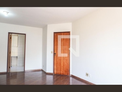 Apartamento com 3 Quartos e 3 banheiros para Alugar, 98 m² por R$ 3.900/Mês