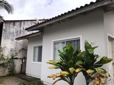 Casa com 2 quartos à venda na rua das laranjeiras, 81, madri, palhoça por r$ 375.000