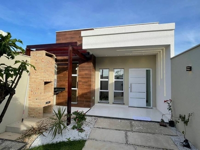 Casa com 3 Quartos e 2 banheiros à Venda, 87 m² por R$ 205.000