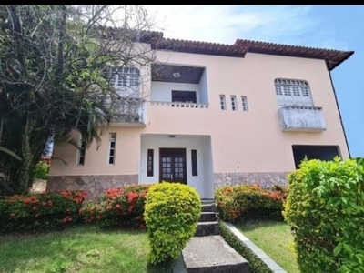 Casa com 4/4, suíte e piscina no centro de lauro de freitas