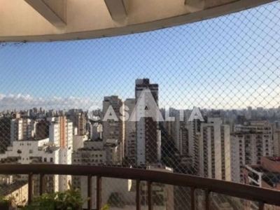 Cobertura triplex em moema índios com 390m² sendo: 4 suítes e 4 vagas de garagem.