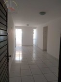 Em Manaíra, apartamento com 2 quartos + Dependência, varanda, próximo de tudo inclusive da praia!