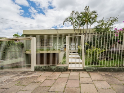 Casa 3 dorms à venda Rua Matias José Bins, Três Figueiras - Porto Alegre