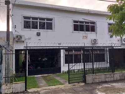 Casa com 5 quartos à venda no bairro Hipódromo, 245m²