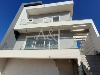 Casa à venda no bairro Centro em Bom Jesus dos Perdões