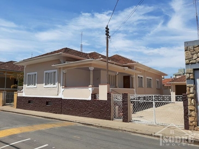 Casa à venda no bairro Centro em Santa Rita do Sapucaí