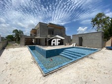 Casa de alto padrão com 4 suítes e piscina - Condomínio Laguna