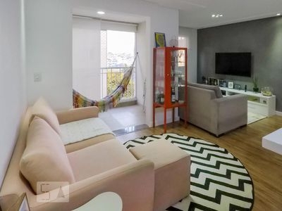 APARTAMENTO no 6º andar com 2 dormitórios e 1 garagem