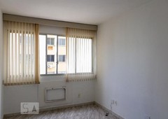 APARTAMENTO no 5º andar com 2 dormitórios e 1 garagem