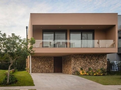 Casa condomínio vêneto - 4 suítes
uma residência em terreno plano, perfeita para quem gosta da convivência em família. piso térreo com ambientes integrados, living com pé direito d