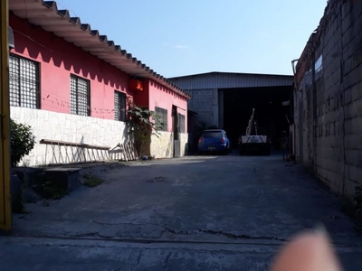 2 Casas + Galpão + Salão Comercial