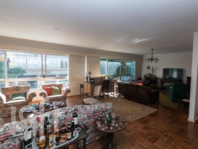 Apartamento à venda em Urca com 223 m², 4 quartos, 1 suíte, 1 vaga