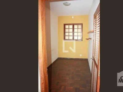 Casa com 10 quartos à venda no bairro Carlos Prates, 330m²