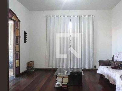 Casa com 2 quartos à venda no bairro Caiçaras, 260m²