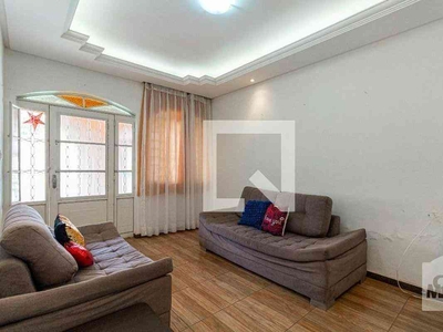 Casa com 3 quartos à venda no bairro Sagrada Família, 286m²