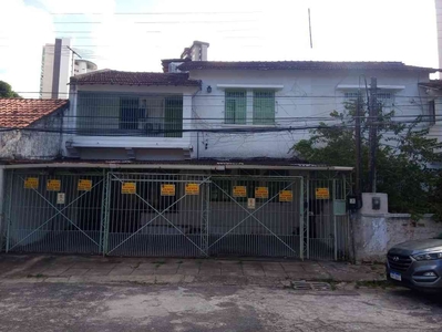Casa com 3 quartos à venda no bairro Tamarineira, 301m²