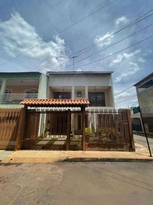 Casa com 4 quartos à venda no bairro Areal, 200m²