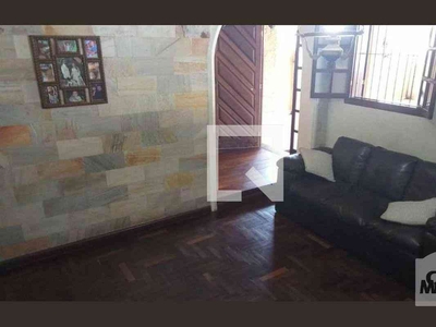 Casa com 4 quartos à venda no bairro Cachoeirinha, 259m²