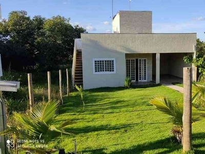 Casa com 4 quartos à venda no bairro Esplanada, 300m²