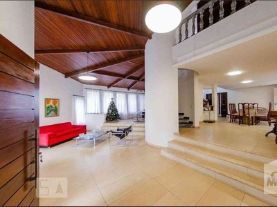 Casa com 4 quartos à venda no bairro Santa Lúcia, 360m²