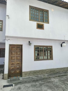 Alugo casa em Bangu