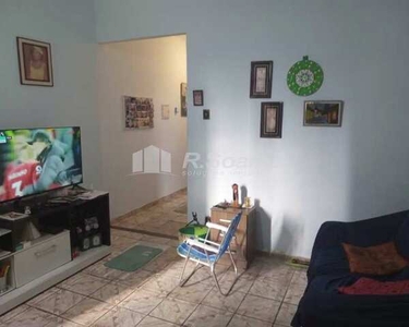 Apartamento com dois quartos, em Madureira, Rua Carvalho de Souza