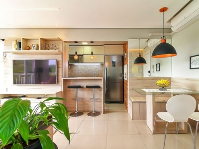 Apartamento Semi Mobiliado om 2 dormitórios à venda, 58 m² por R$ 345.000 - Vila Nova - Po