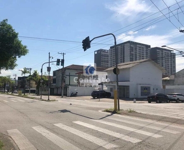 CASA DE ESQUINA NA AV. CONSELHEIRO NÉBIAS