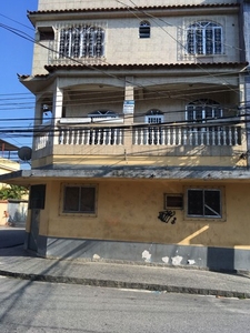 Casa Duplex com 02 quartos (1 suíte) + Varanda e Garagem em Vila Rosali - São João de Meri