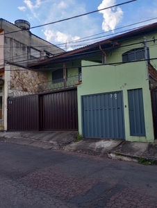 Casa para aluguel possui 130 metros quadrados com 4 quartos em Angola - Betim - Minas Gera