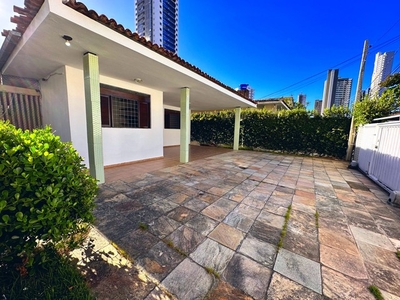 Casa para aluguel tem 180 metros quadrados com 4 quartos em Jardim Luna - João Pessoa - PB