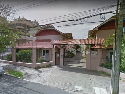 Sobrado à venda 3 dormitórios/quartos 1 suíte 2 vagas bairro Tristeza.