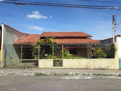 Casa com 3 quartos à venda no bairro Bom Pastor, 250m²