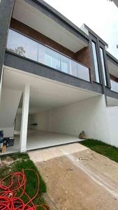 Casa com 3 quartos à venda no bairro Jardim Casa Branca, 220m²