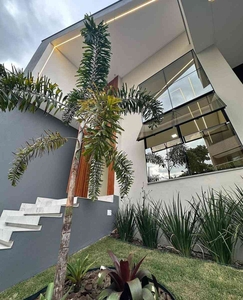 Casa com 3 quartos à venda no bairro Iguaçu, 260m²