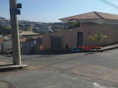 Casa com 3 quartos à venda no bairro Parque São José, 300m²