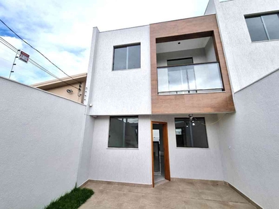 Casa com 3 quartos à venda no bairro Santa Amélia, 140m²