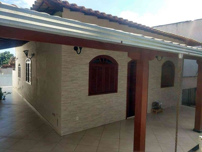 Casa com 3 quartos à venda no bairro Veneza, 360m²