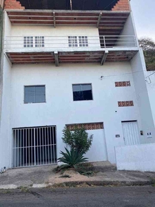 Casa com 4 quartos à venda no bairro Caravelas, 200m²