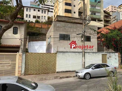 Casa com 4 quartos à venda no bairro São Lucas, 380m²