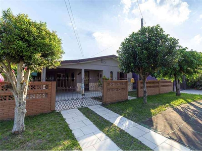 Casa com 4 quartos à venda no bairro Vila Fátima, 230m²