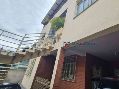 Casa com 5 quartos à venda no bairro Santa Maria, 340m²